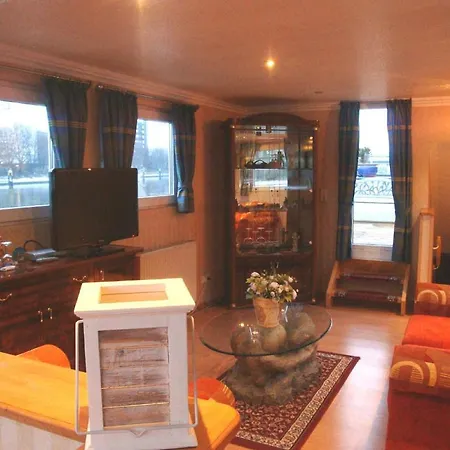 Hotelschiff Perle Бремен