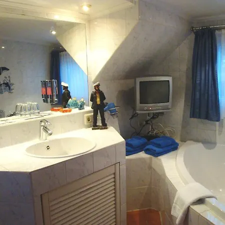 Hotelschiff Perle ספינת מלון