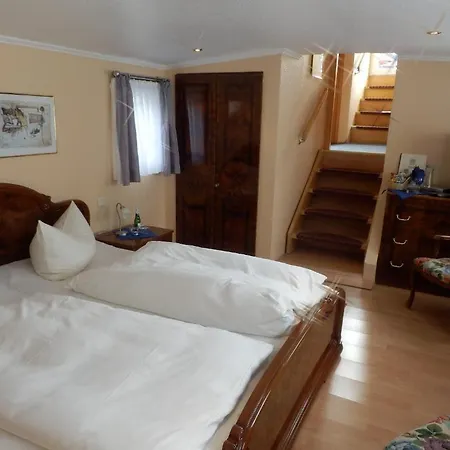 Hotelschiff Perle بوتيل
