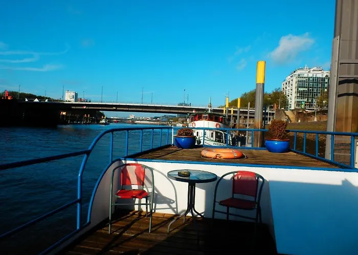 Hotelschiff Perle 船上ホテル